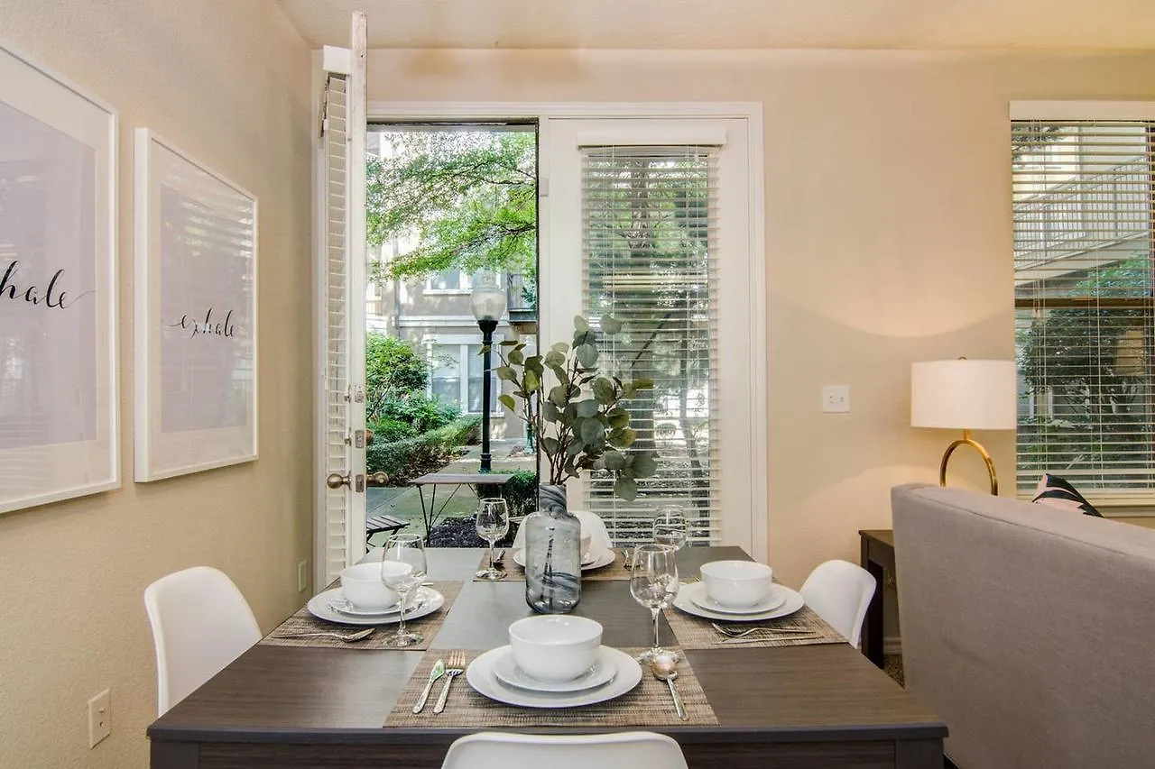 Heart Of Downtown Memphis! Sleeps 6! Apartment United States