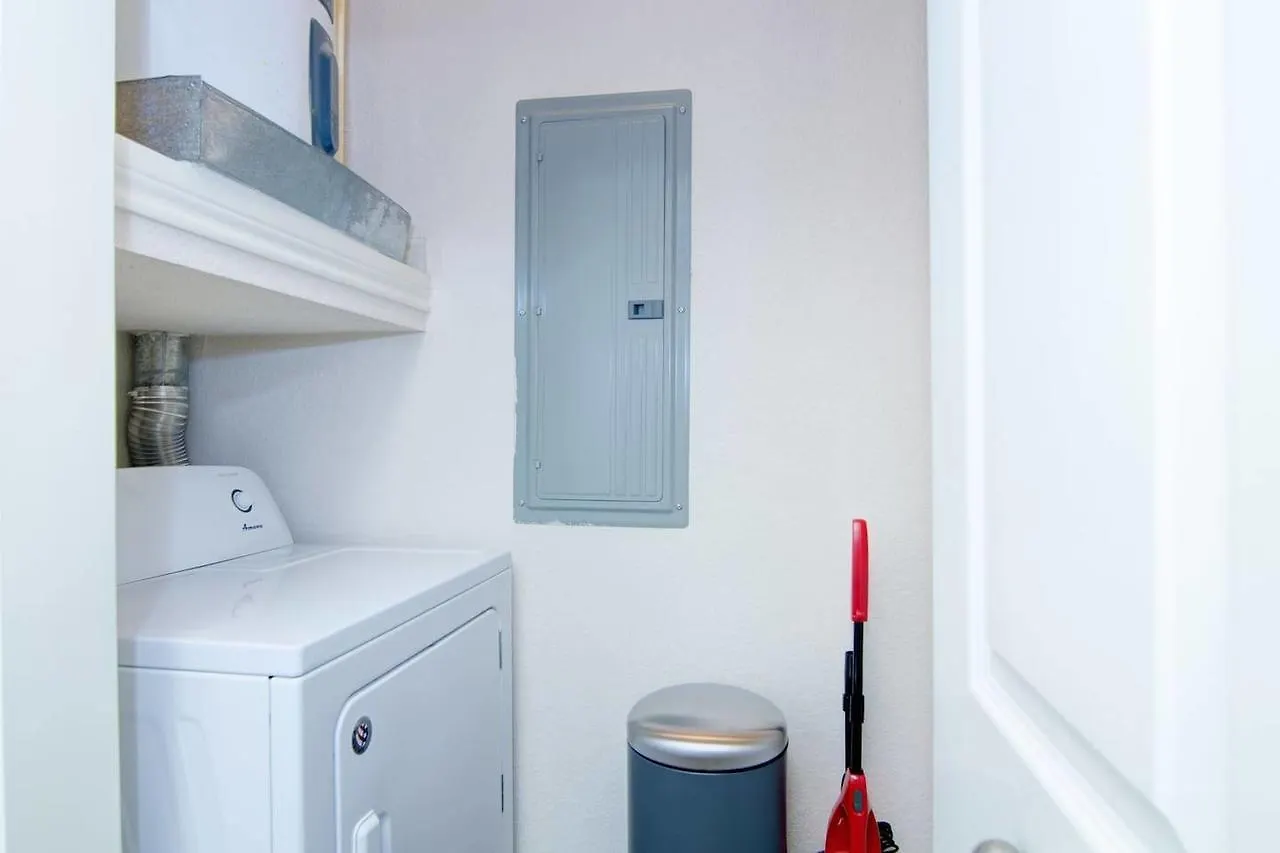 Heart Of Downtown Memphis! Sleeps 6! Apartment United States