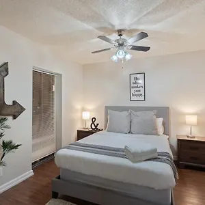 Affordable Downtown W Views Apartment